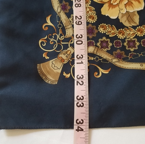 Liz Sinclair Floral Scarf - Picture 5 of 8